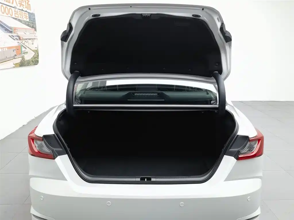 Toyota Camry 2025 — фото 16