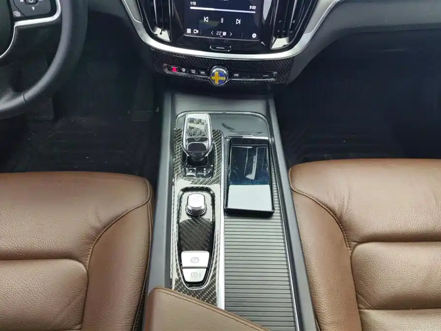 Volvo S60 2025 — фото 16