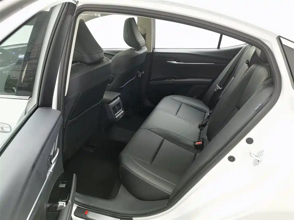 Toyota Camry 2025 — фото 15
