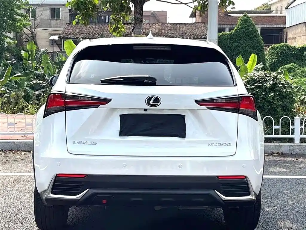 Lexus NX 2018 — фото 8