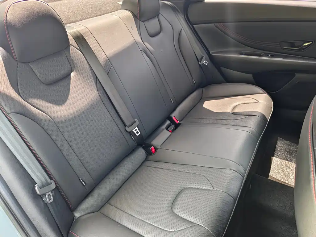 Hyundai Elantra 2023 — фото 26