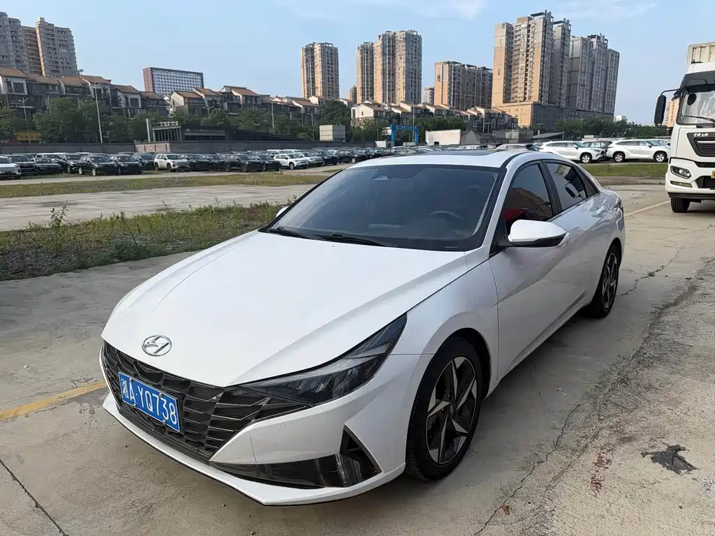 Hyundai Elantra 2023 — фото 1
