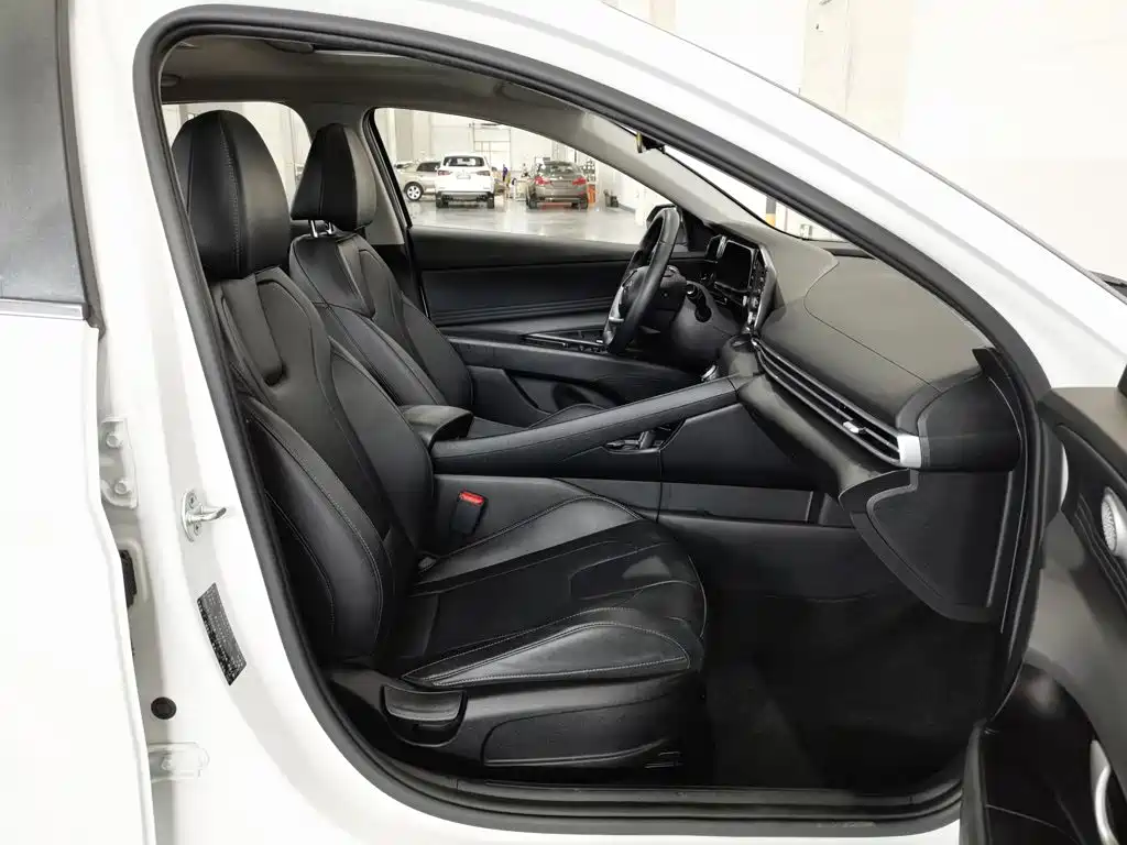 Hyundai Elantra 2022 — фото 23