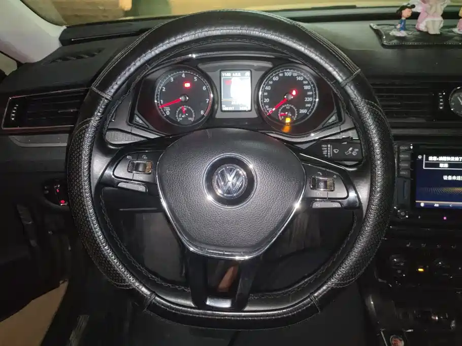 Volkswagen Passat 2018 — фото 15