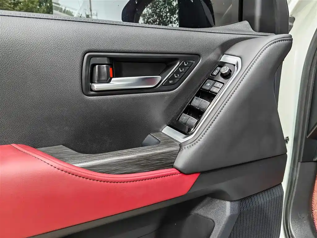 Toyota Land Cruiser 2024 — фото 13