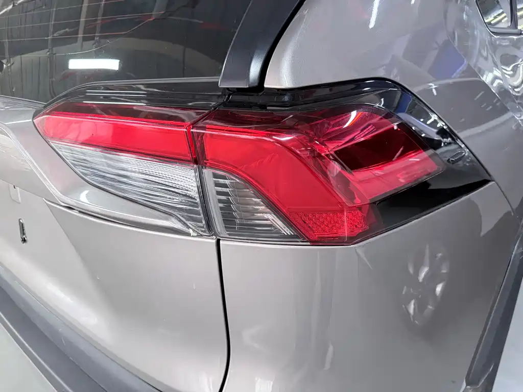 Toyota RAV4 2024 — фото 20
