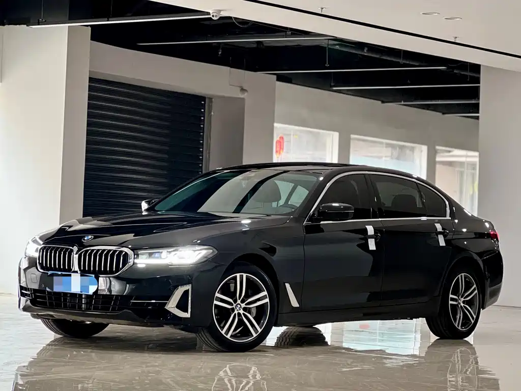BMW 5 Series 2022 — фото 1