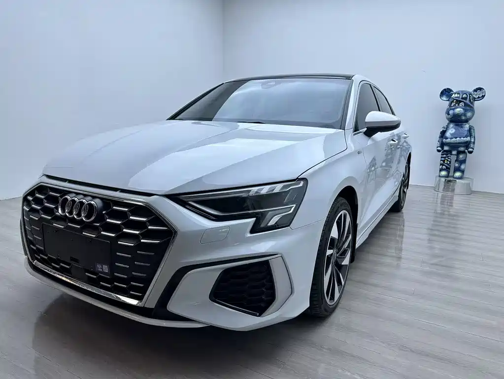 Audi A3 2023 — фото 1