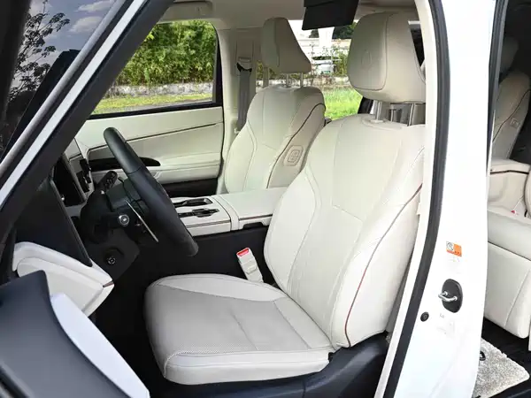 Lexus LM 2026