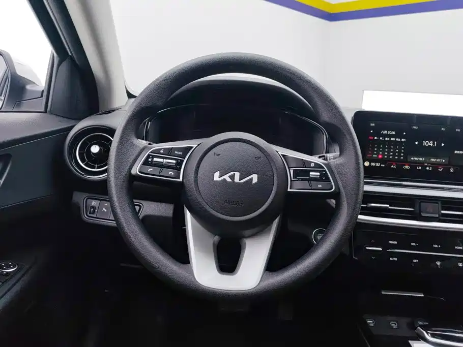 Kia K3 2025 — фото 15