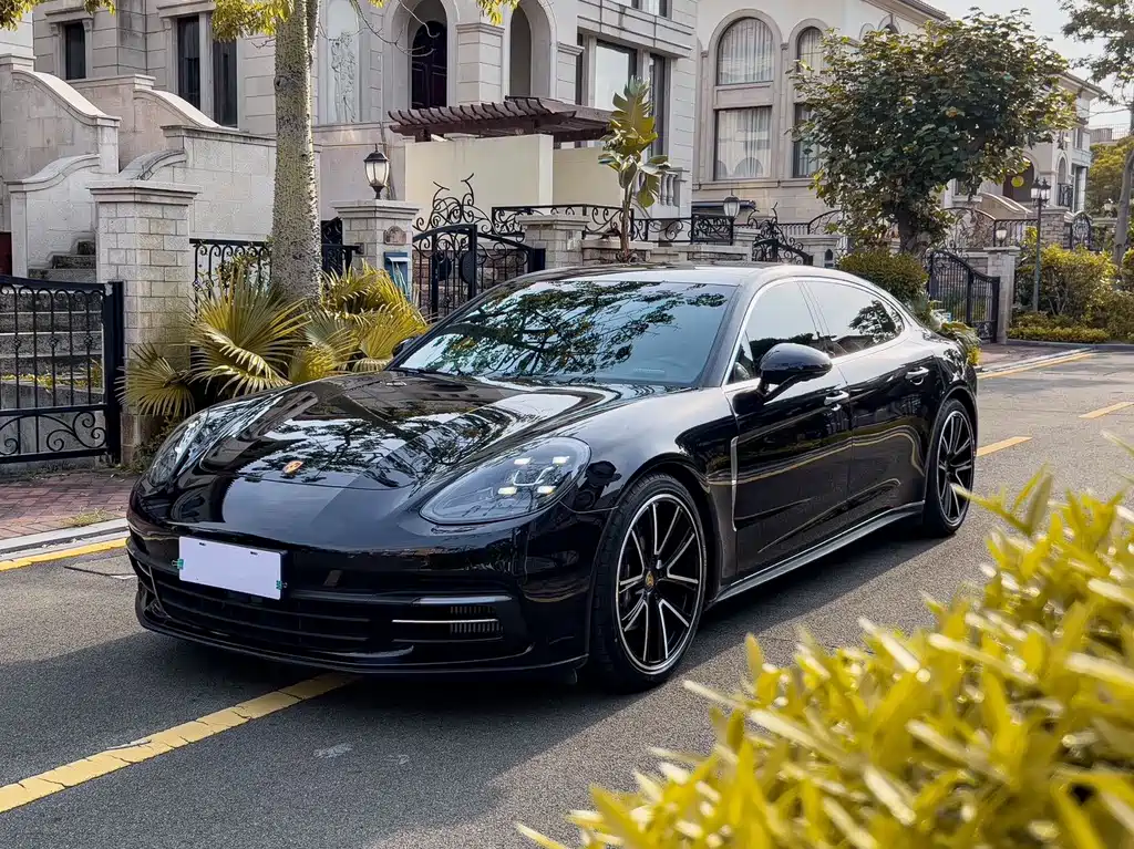 Porsche Panamera 2019 — фото 1