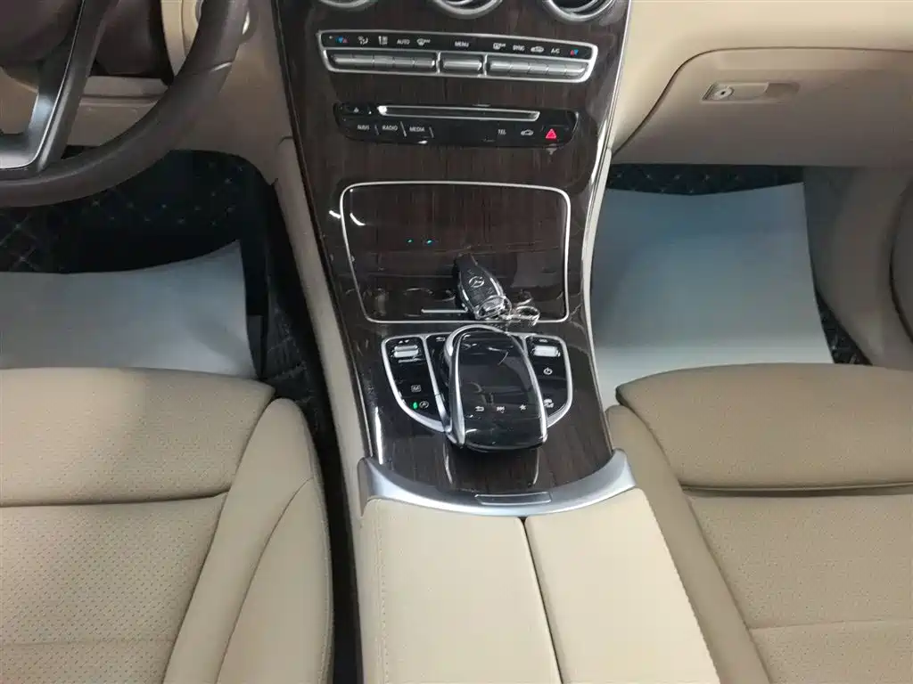 Mercedes-Benz GLC 2018 — фото 10
