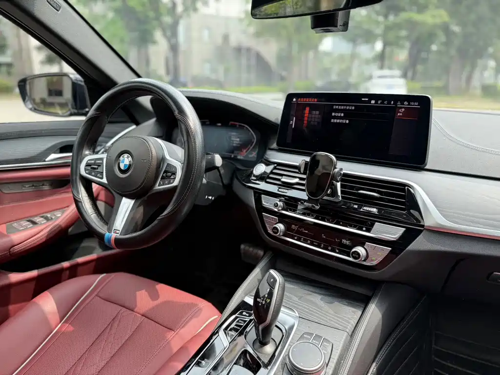 BMW 5 Series 2021 — фото 12