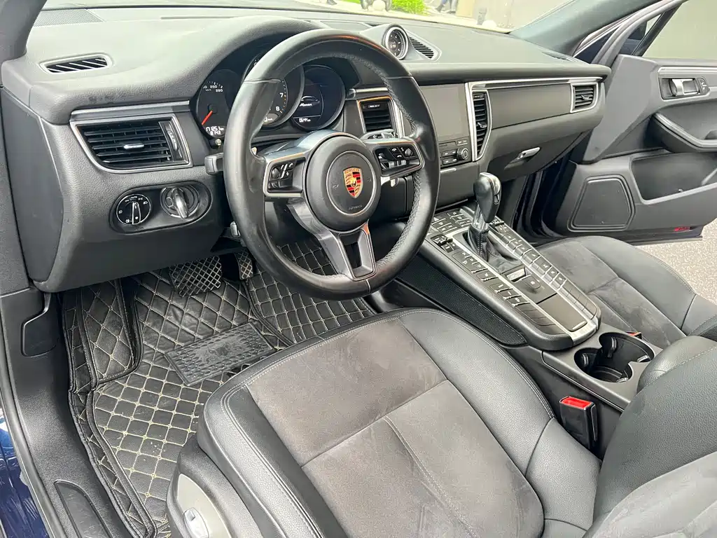 Porsche Macan 2017 — фото 18