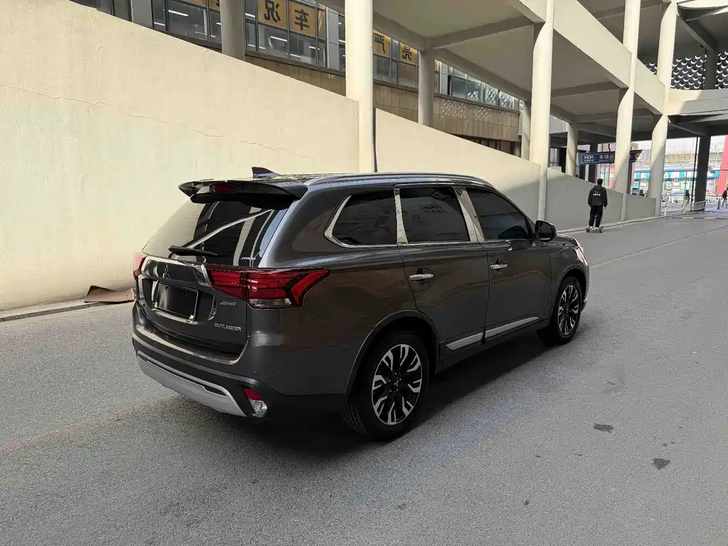 Mitsubishi Outlander 2019 — фото 6