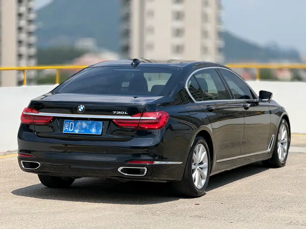 BMW 7 Series 2017 — фото 6