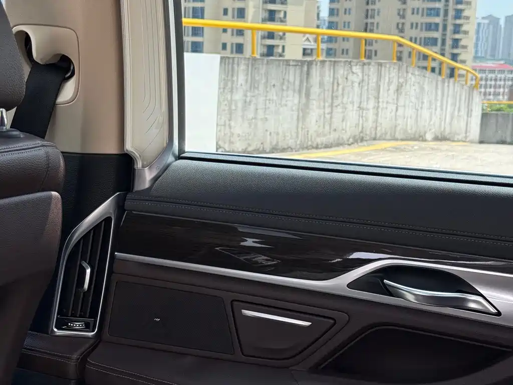 BMW 7 Series 2017 — фото 16