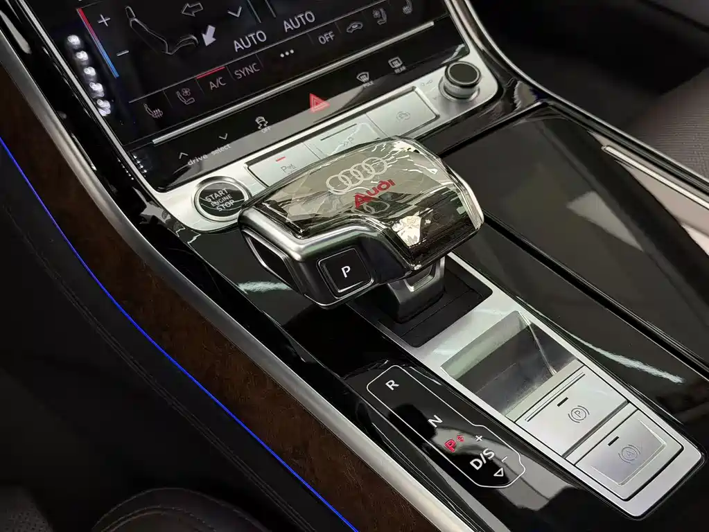Audi A8 2021 — фото 10