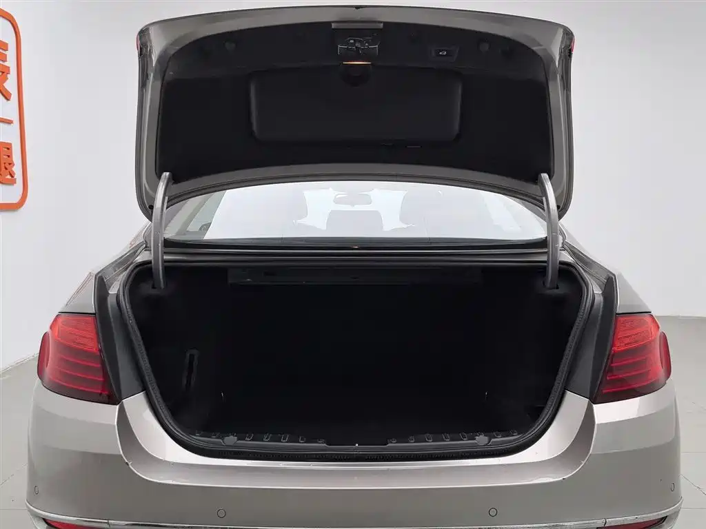 BMW 5 Series 2016 — фото 16