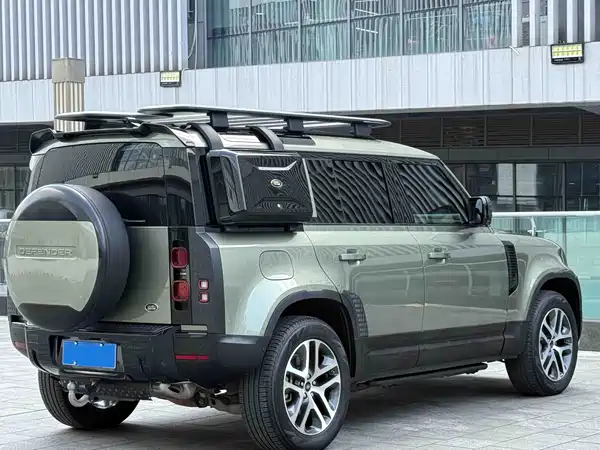 Land Rover Defender 2021