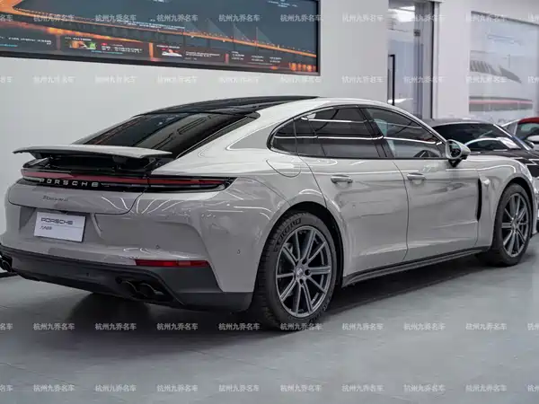 Porsche Panamera 2025