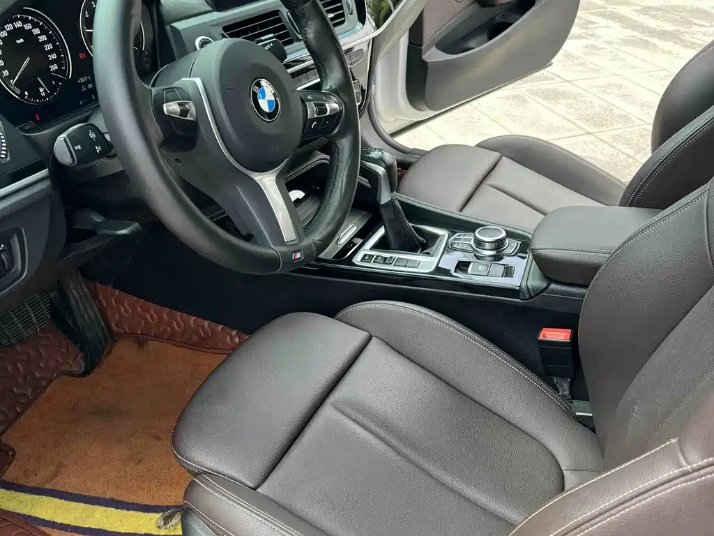 BMW 1 Series 2020 — фото 16