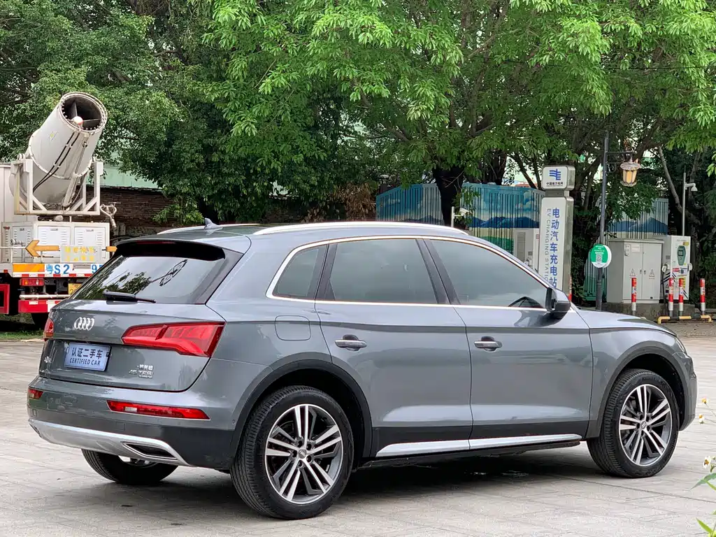 Audi Q5L 2020 — фото 18