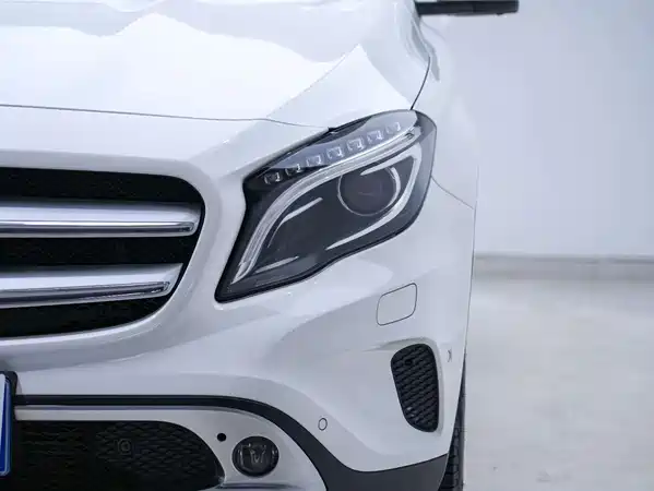 Mercedes-Benz GLA 2015