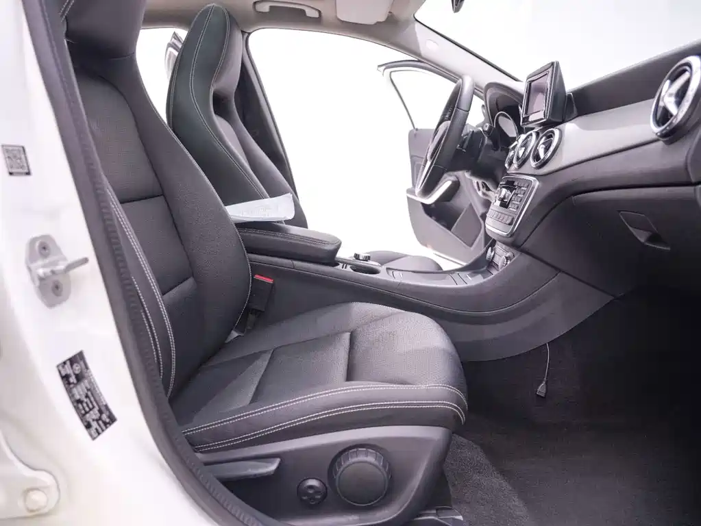 Mercedes-Benz GLA 2015 — фото 25