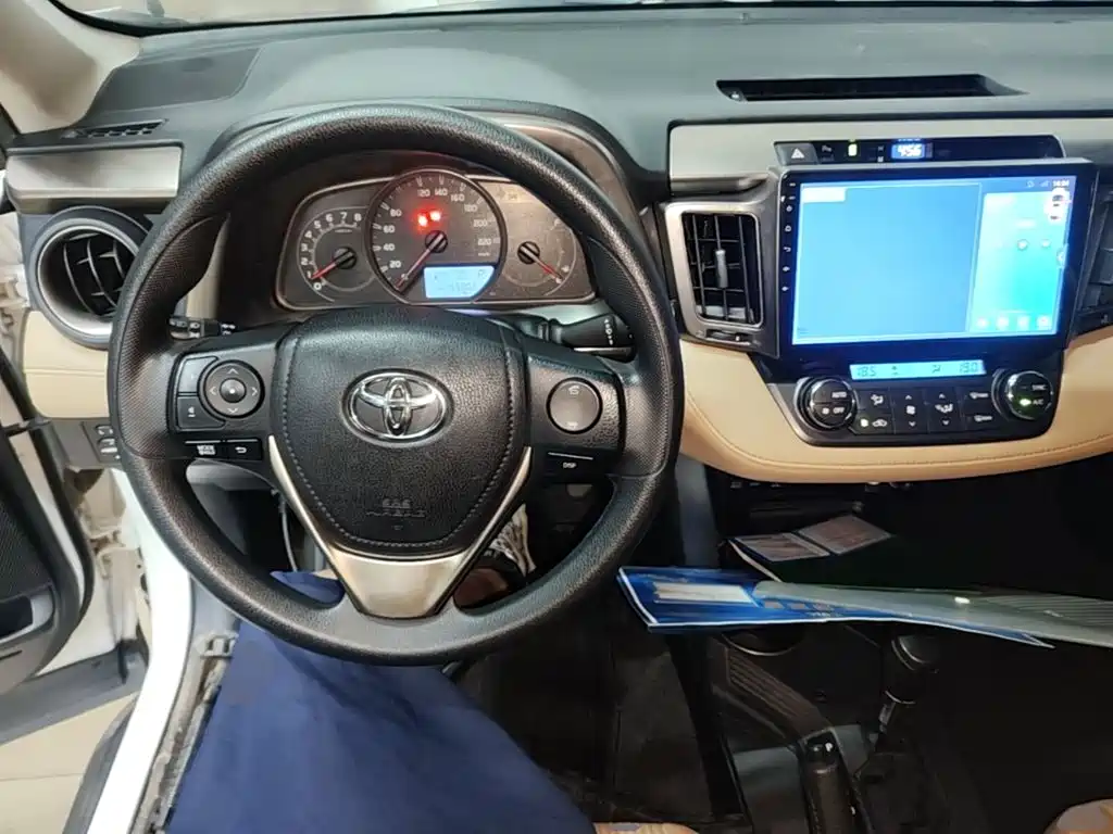 Toyota RAV4 2015 — фото 10