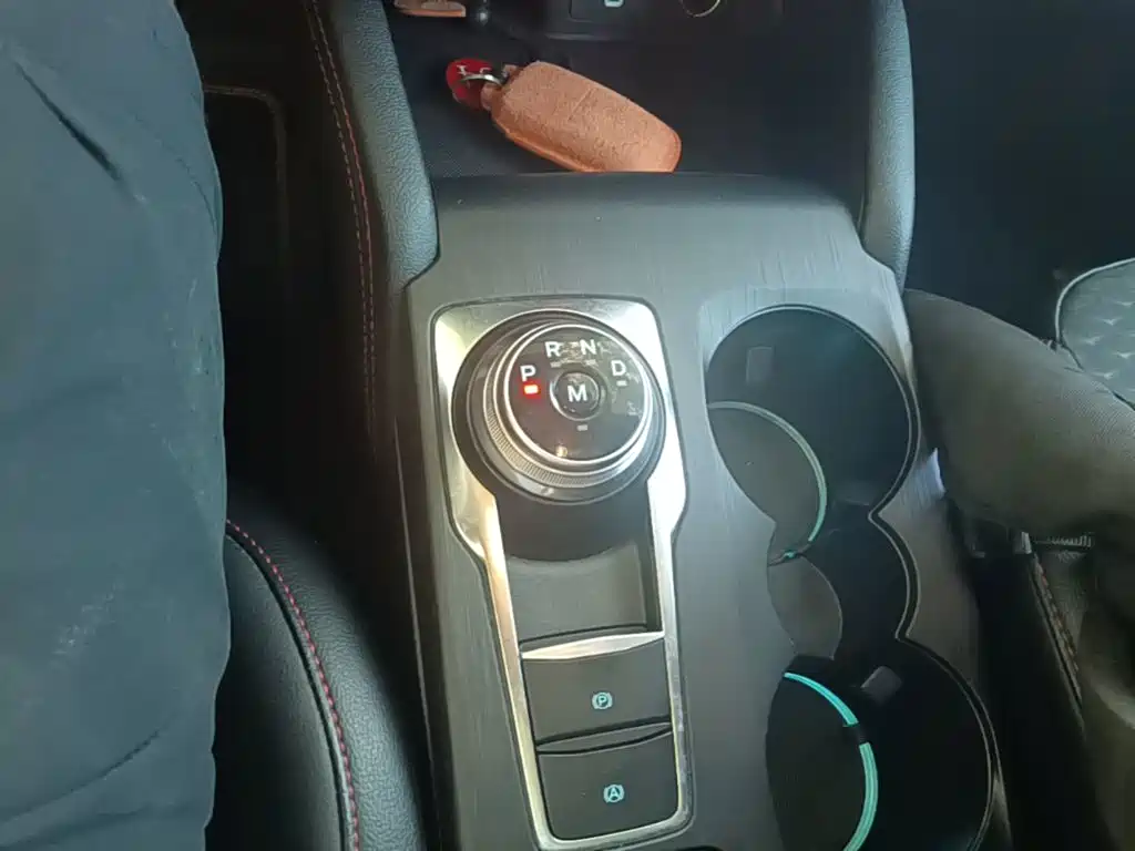 Ford Focus 2018 — фото 14