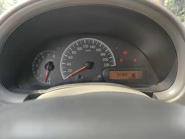 Nissan Sunny 2015