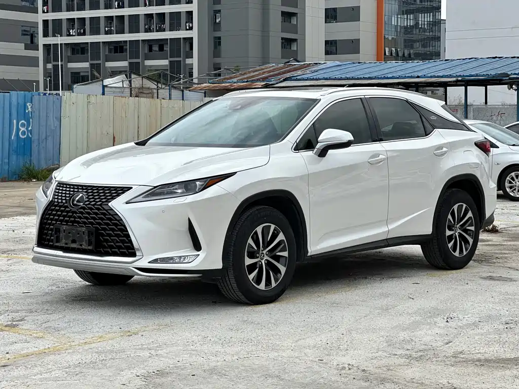 Lexus RX 2022 — фото 1