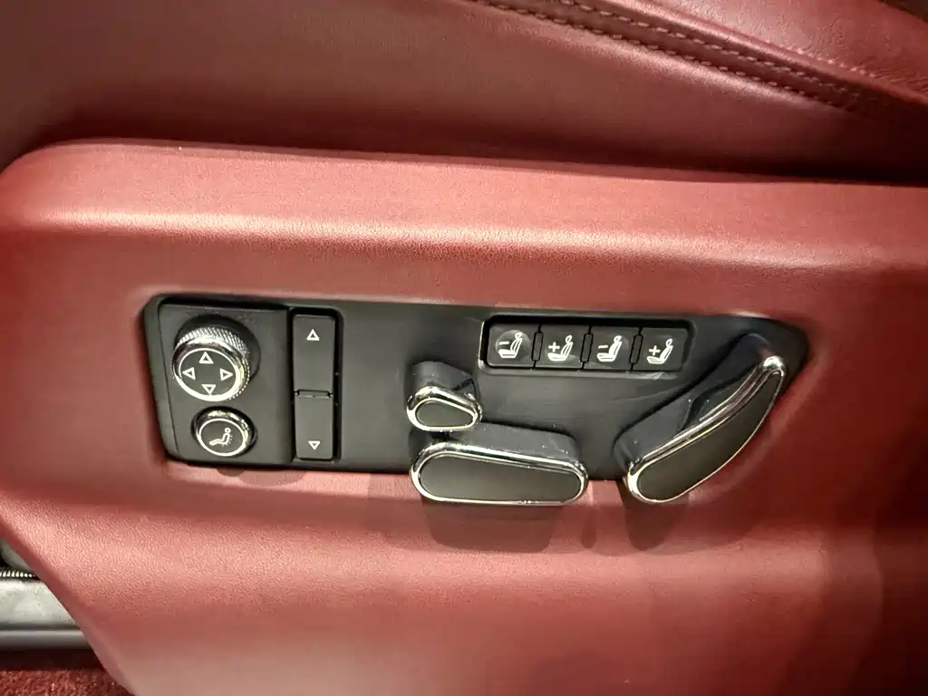 Bentley Bentayga 2021 — фото 12