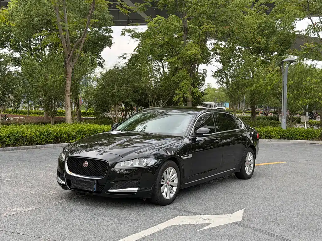 Jaguar XFL 2019 — фото 1