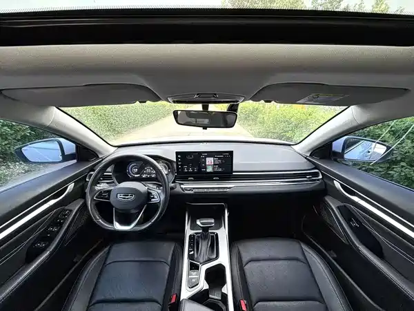 Geely Emgrand 2023
