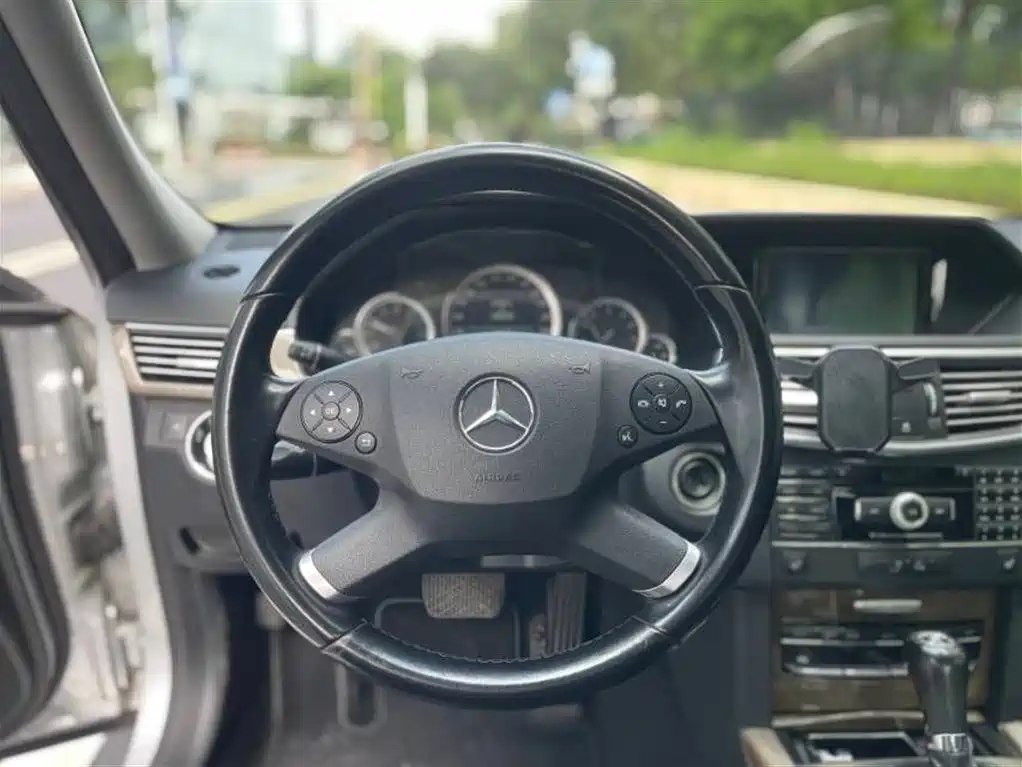Mercedes-Benz E-Class 2010