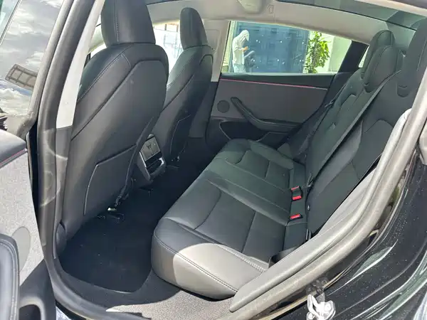 Tesla Model 3 2025