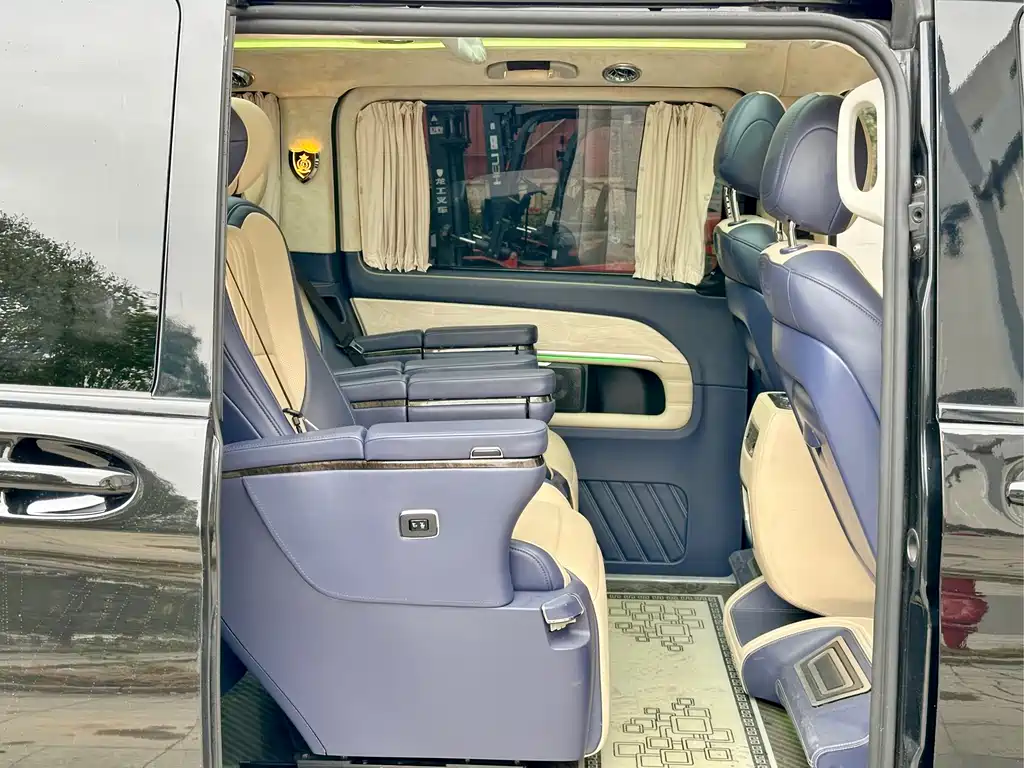 Mercedes-Benz V-Class 2018 — фото 10