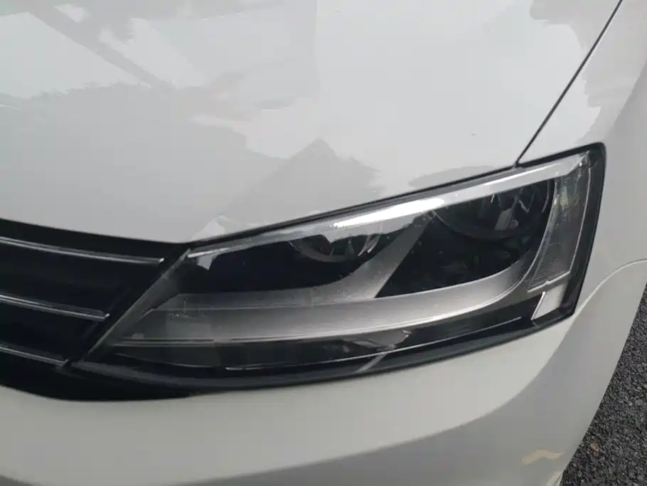 Volkswagen Sagitar 2018