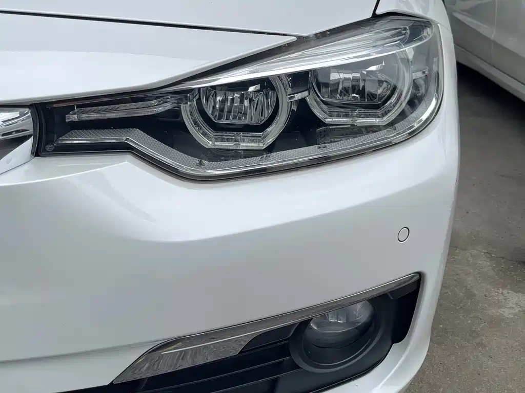 BMW 3 Series 2017 — фото 10
