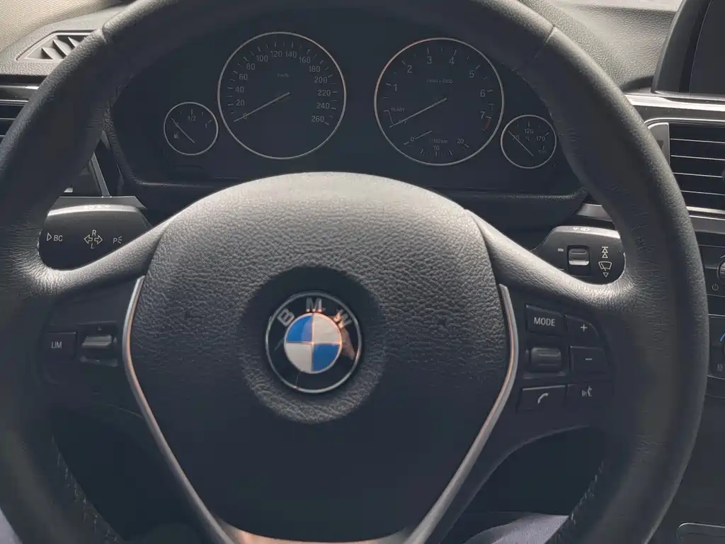 BMW 3 Series 2017 — фото 15