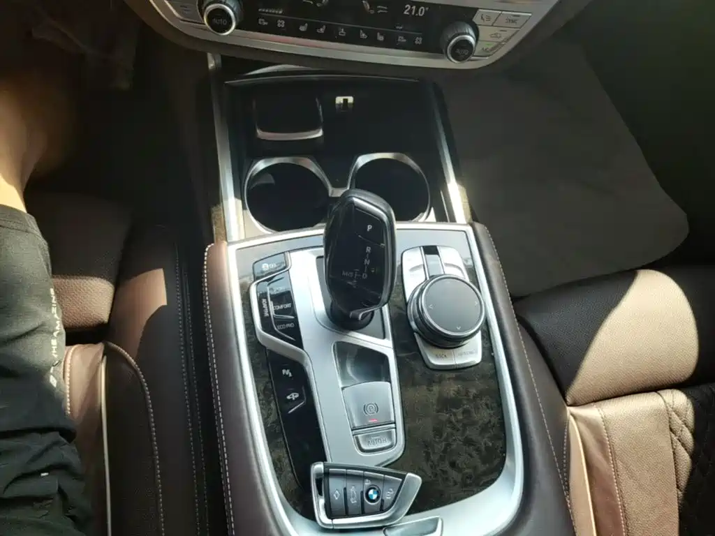 BMW 7 Series 2017 — фото 14