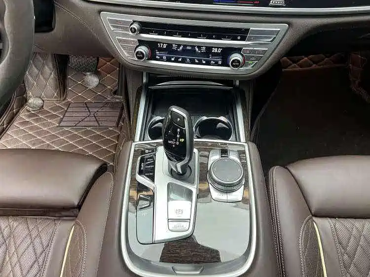 BMW 7 Series 2019 — фото 15