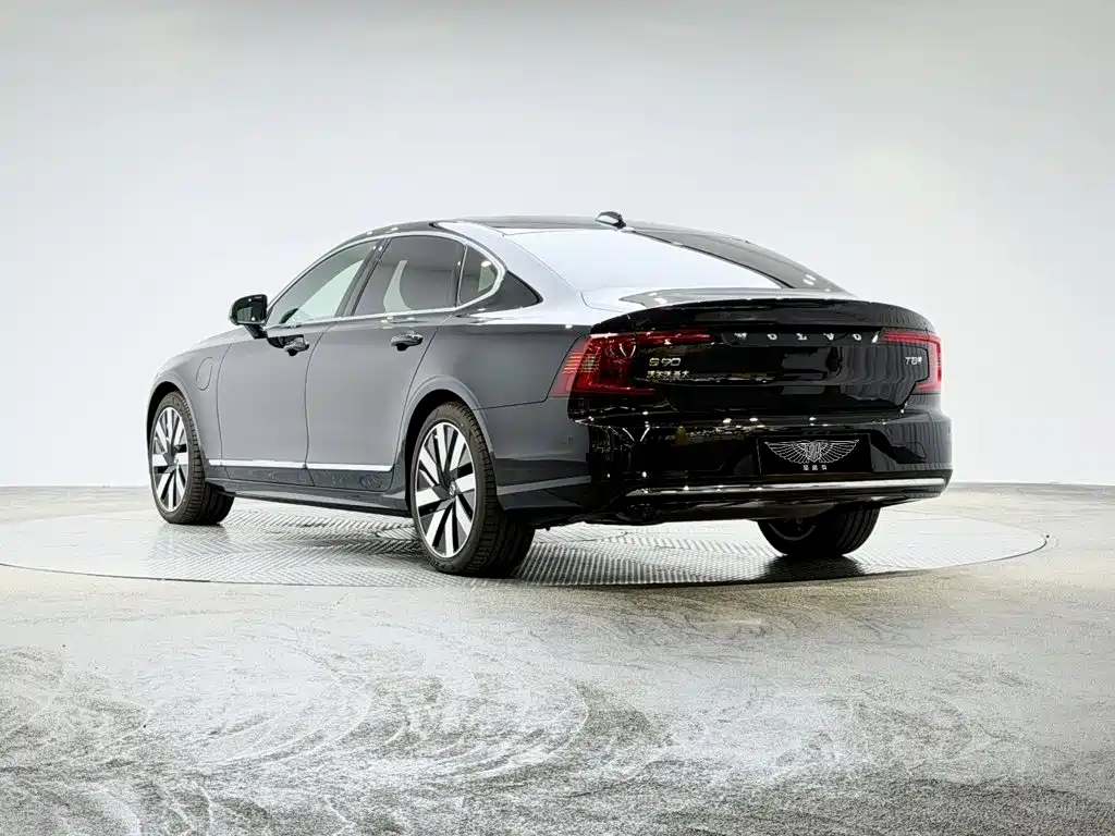 Volvo S90 Plug-In Hybrid 2024 — фото 3