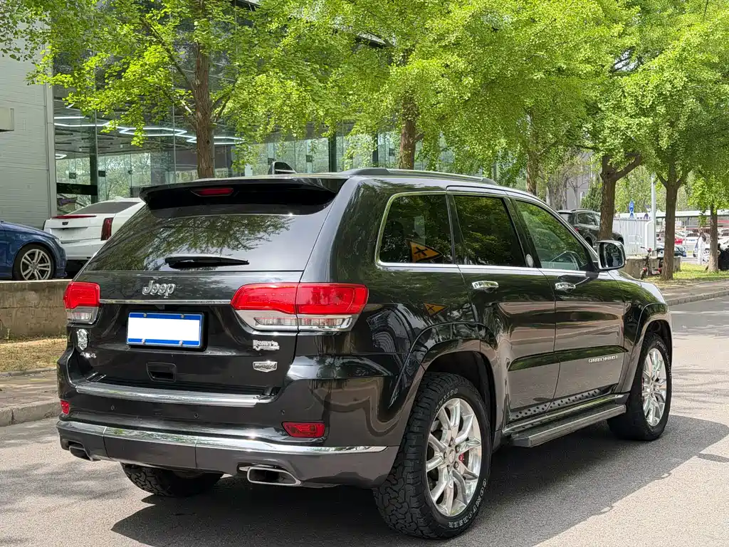 Jeep Grand Cherokee 2015 — фото 26