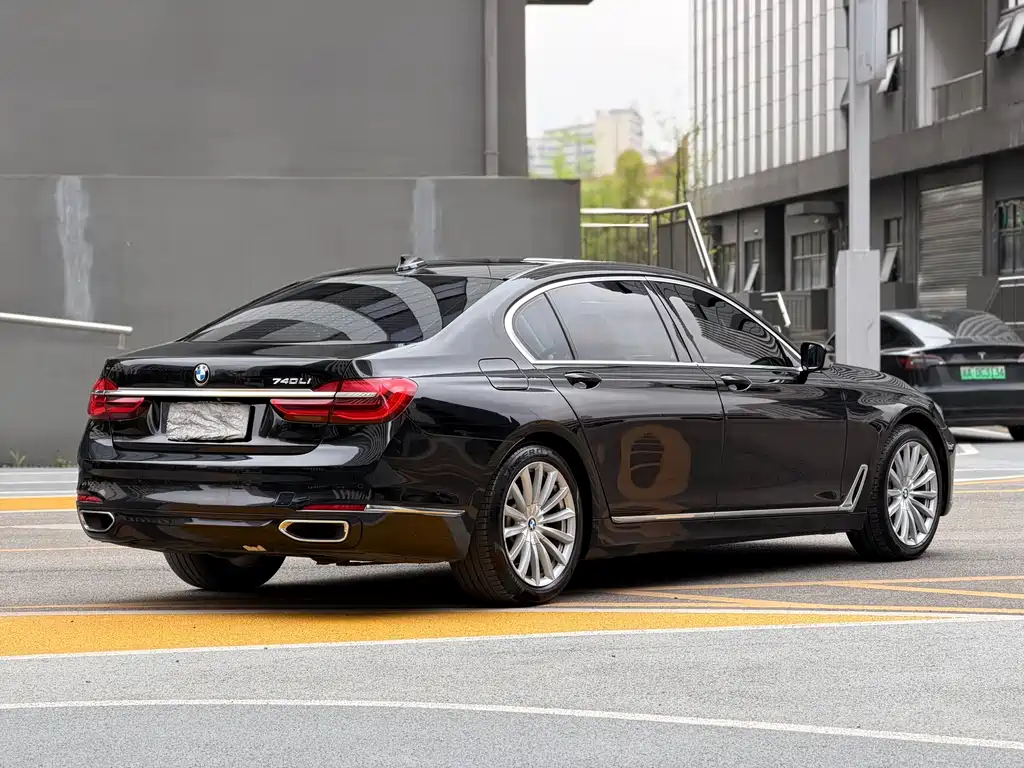 BMW 7 Series 2016 — фото 9