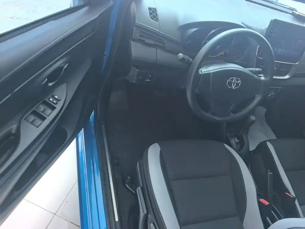 Toyota Yaris L 2021 — фото 16
