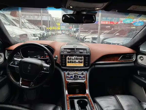 Lincoln Continental 2017