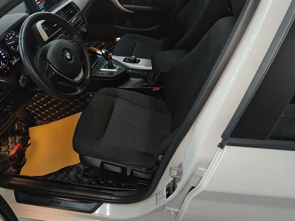 BMW 1 Series 2019 — фото 15